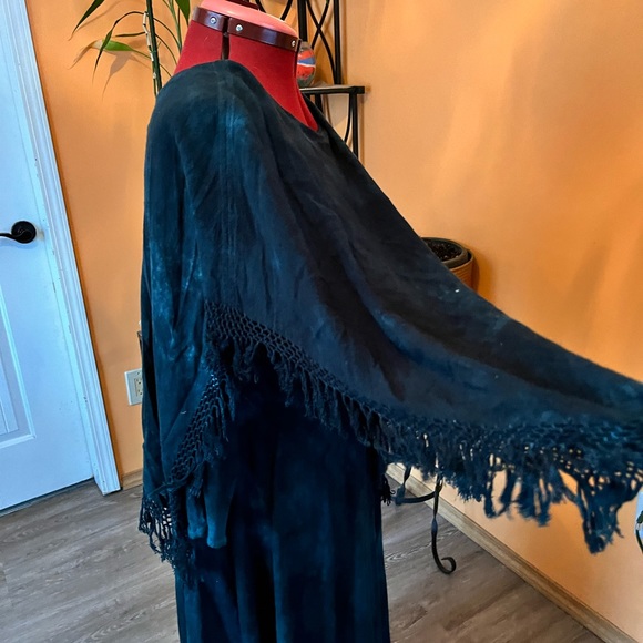 Beautiful dress. Size M-XL. Colour is bottle green. - Picture 6 of 6